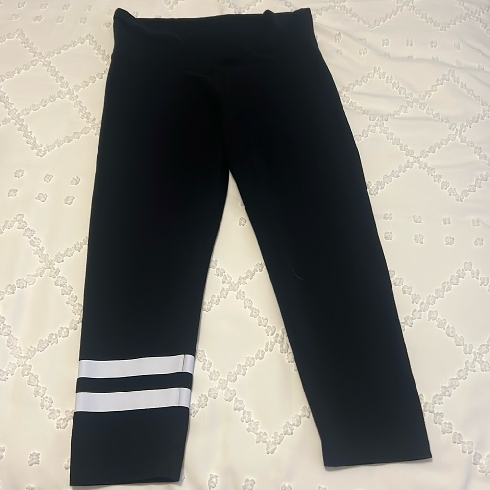 Small VS 3/4 Leggings